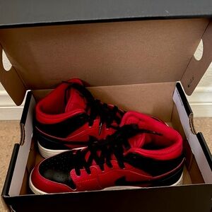 Minimal damage, basically brand new.. gym red/black-white 
Air Jordan 1 mid